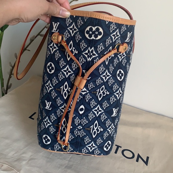 LOUIS VUITTON - Picture 3 of 16